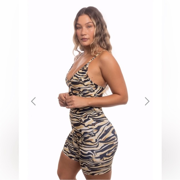 Skatie Weho print Romper/Bodysuit size M BNWT - Picture 3 of 4